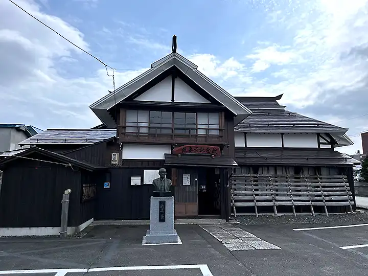 法学関連の施設を見学に行ったりもしました。我妻栄記念館(米沢市)